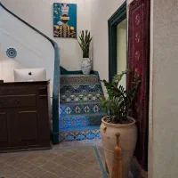 تمیز کار آقا برای کافه رستوران سنتی