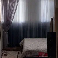 پرده دو  رنگ  طوسی در حد نو  در نصیر شهر رباط کریم