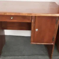 میز تحریر در حد نونو صد سانتیمتر در صد سانتیمتر