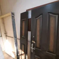 درب چوبی همراه با چارچوب