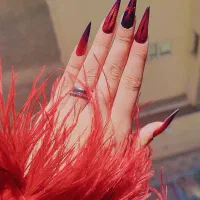 کاشت ناخن و اموزش صفر تا صد همراه(طراحی )و تتو بدن