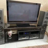 تلوزیون و میز تلوزیون و باند
