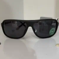 عینک آفتابی پلاریزه لنزuv400 روی دسته عینک حک شده