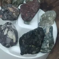 تعدادی سنگ