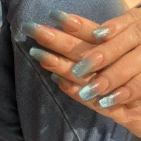 استخدام مژه کار و ناخن کار