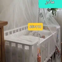 تخت کودک کنار مادر