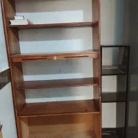 کتابخانه و قفسه