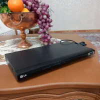 دی وی دی و میز تلویزیون