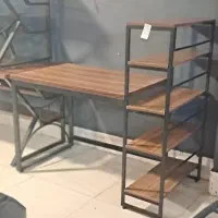 میز و کتابخانه با پایه فلزی از مبلمان قصر چوب