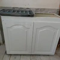 یک عدد کابینت زیر ضرفشویی کاملن نوع و