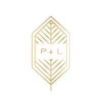 ۲ نفر خانم کار در گلفروشی