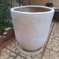 ۲ عدد گلدان (خالی بزرگ )بدون شکستنی