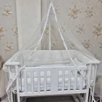 تخت (گهواره ای) کنار مادر نوزادی