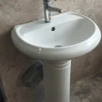 روشویی و شیر