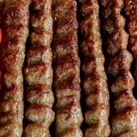 کباب کوبیده هر 30 سیخ 10 سیخ رایگان