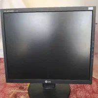 مانیتور ال سی دی کامپیوتر سالم.