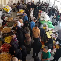 فروشنده میوه فروشی