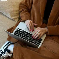 استخدام همکار غیرحضوری اقا خانم