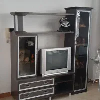 میز تلوزیون به همراه تلویزیون