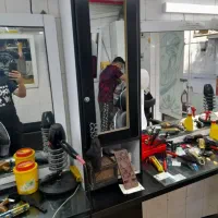 وسایل آرایشگاه مردانه بسیار تمیز