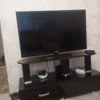 میز تلویزیون و تلویزیون