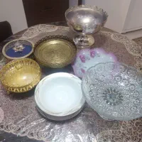 تعدادی ظرف پذیرایی