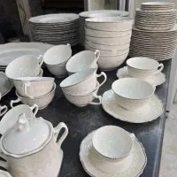 سرویس چینی و همزن برقی کاملا نو برای جهیزیه