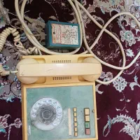 تلفن رو میزی قدیمی