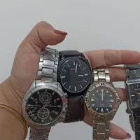 تعدادی ساعت مچی مردانه.   و و و و