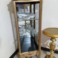 یک جفت ویترین همراباآباژورطلائی