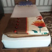 تخت خواب یک نفر