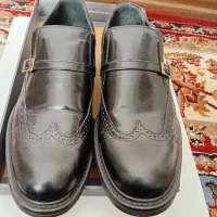 کفش مجلسی مردانه مشکی براق طرح سگک دار