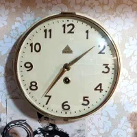 ساعت دیواری آلمانی قدیمی کوچک