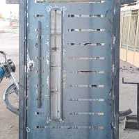 درب حیاط یک لت نفرو