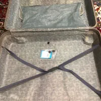 چمدان لباس