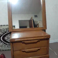 میز با آینه