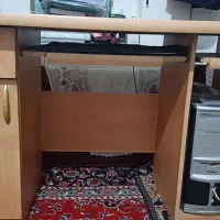 کامپیوتر و میز کامپیوتر و چاپگر