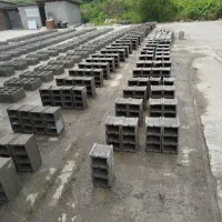 کارگر کارگاه بلوک زنی