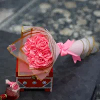 دسته گل ۸ شاخه بزرگ مصنوعی همراه مینی گل ست صورتی