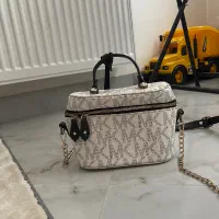کیف|کیف، کفش، کمربند|اسکو, |دیوار