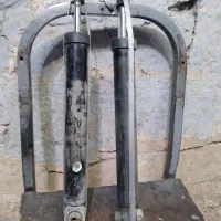 یک جفت کمک عقب هیوندای توسن.
