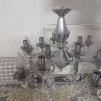 دو عدد لوستر ۵ شاخه و هر شاخه ۳ عدد لامپ می‌خورد