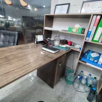 فروش میز اداری همراه با طبقه کتابخانه