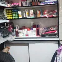 اتاق پرو و یک عدد قفسه ام دی آف و میز تلویزیون