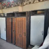 درب با چهار چوب