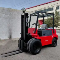 لیفتراک ۳ تن تویوتا موتور بنزینی دکل کانتین رو