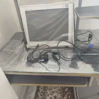 میز کامپیوتر ..مانیتور کامپیوتر سامسونگ سالم