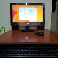 سیستم کامپیوتر مانیتور و کیس و اسپیکر