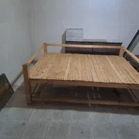 تخت چوبی