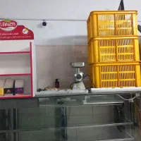 لوازم مرغ فروشی یخچال.میز کار